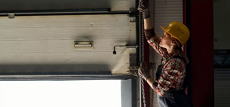 Addressing Common Garage Door Stoppage Issues in Ashwaubenon, WI